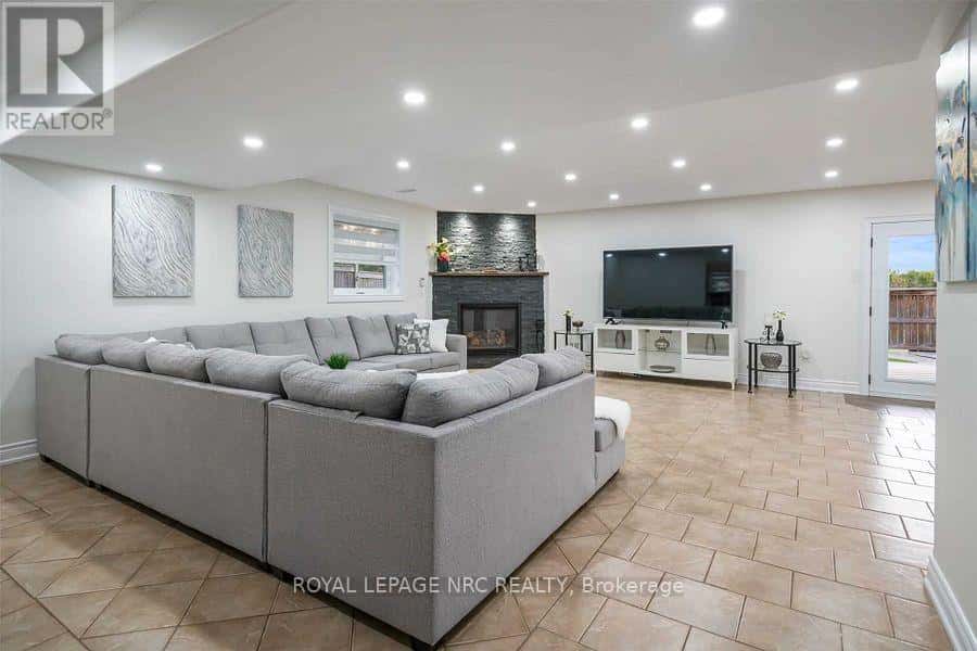 BASEMENT - 89 MICHELLE COURT — Welland (Broadway) - Photo 2 of 14