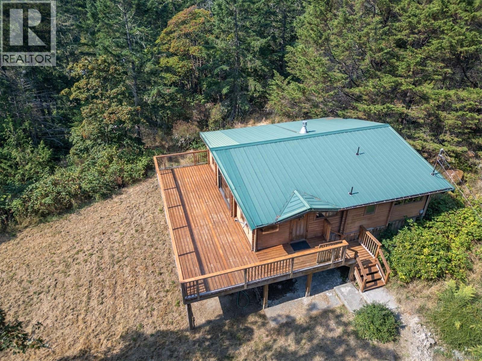 4531 Bedwell Harbour Rd — Pender Island, British Columbia - Photo 2 of 87