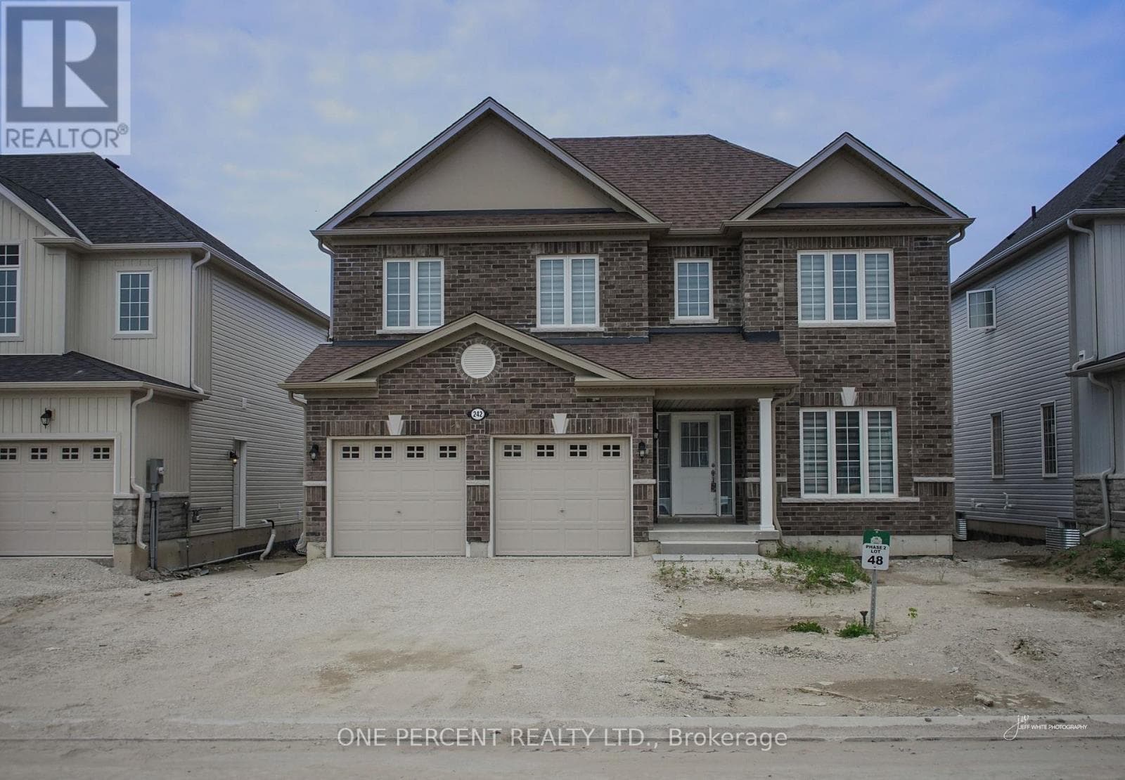 242 SPRINGFIELD CRESCENT — Clearview (Stayner) - Main photo