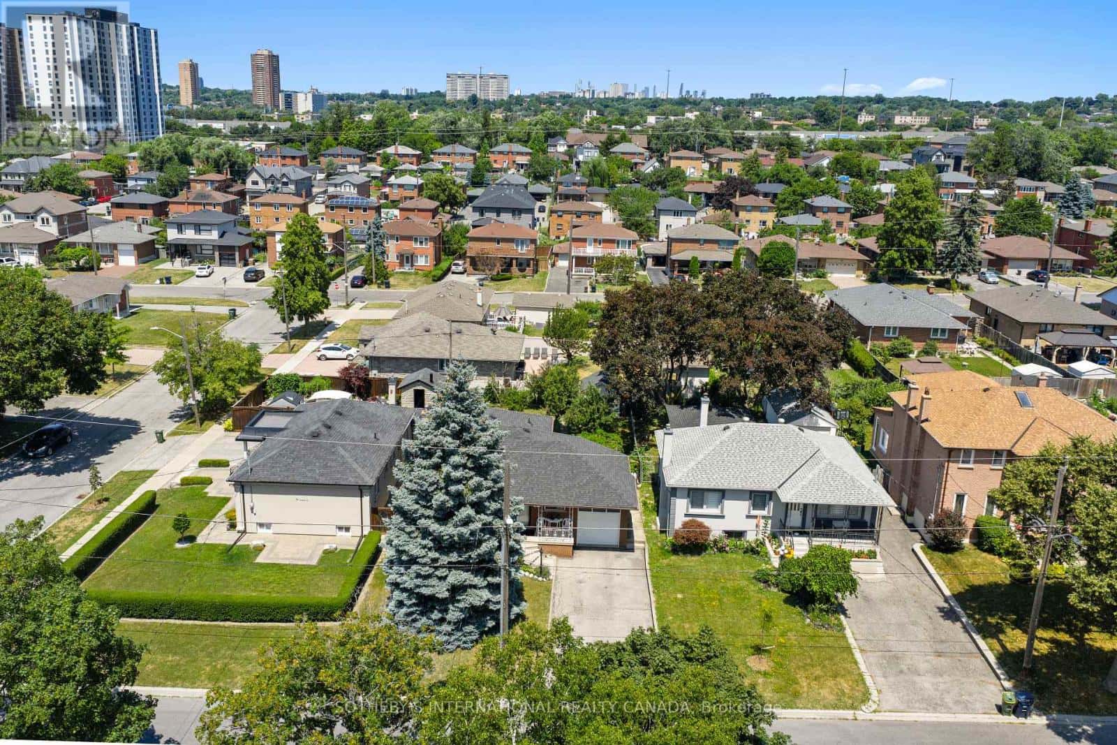 76 LAWNSIDE DRIVE — Toronto (Rustic), Ontario - Photo 2 of 42