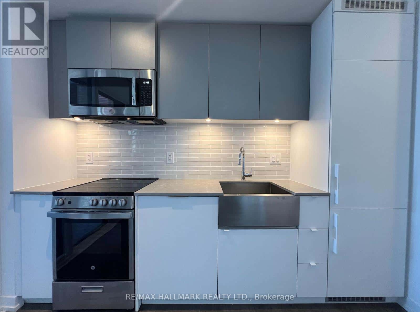 402 - 270 DUFFERIN STREET — Toronto (South Parkdale), Ontario - Photo 4 of 26