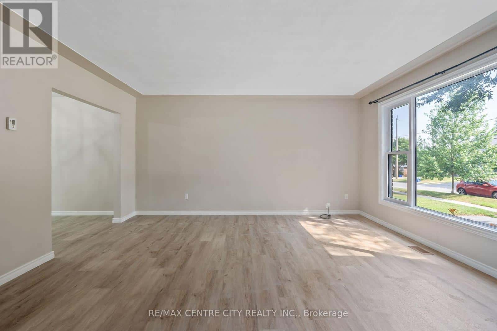 187-189 TAYLOR STREET — London East (East C), Ontario - Photo 4 of 48