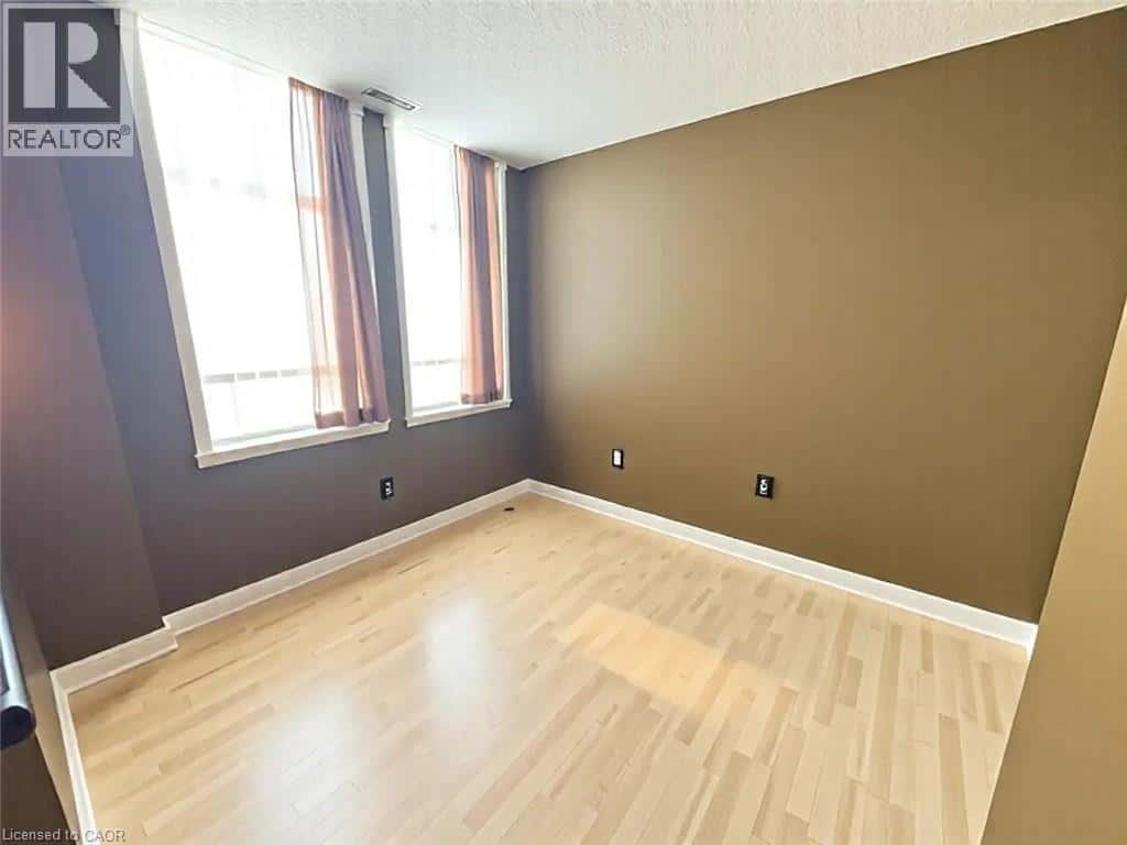 Hamilton — Hamilton - Photo 4 of 20