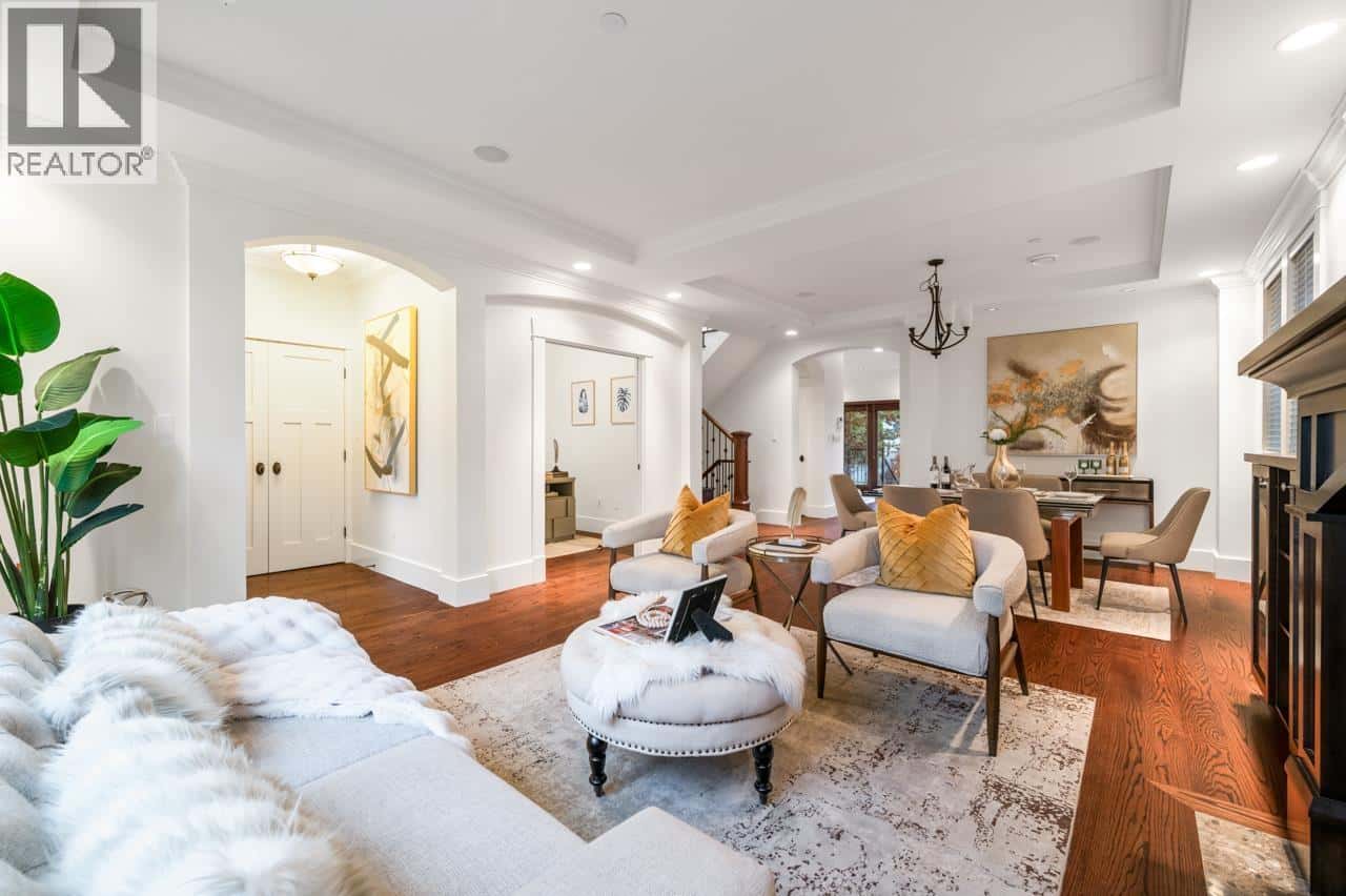 2031 W 45TH AVENUE — Vancouver, British Columbia - Photo 4 of 29