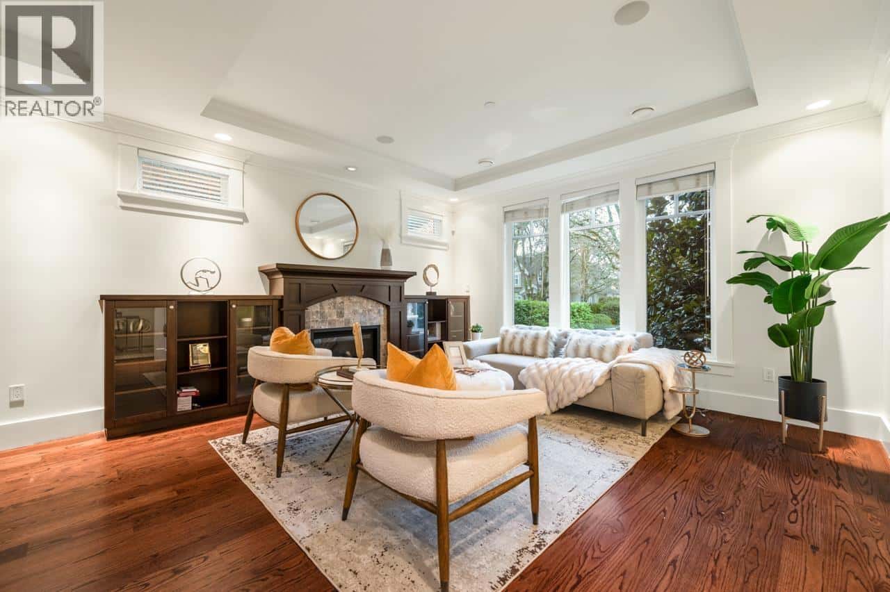 2031 W 45TH AVENUE — Vancouver, British Columbia - Photo 2 of 29