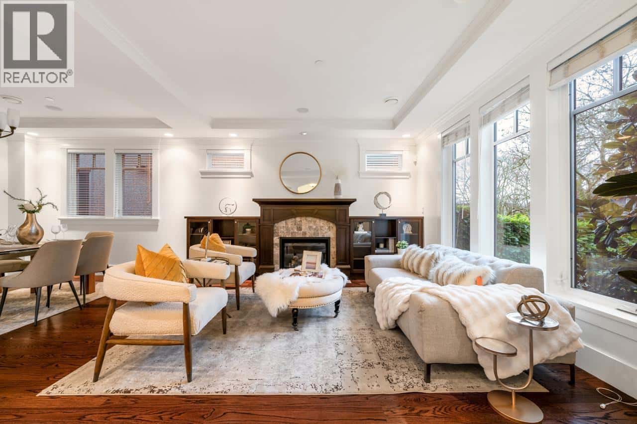 2031 W 45TH AVENUE — Vancouver, British Columbia - Photo 3 of 29