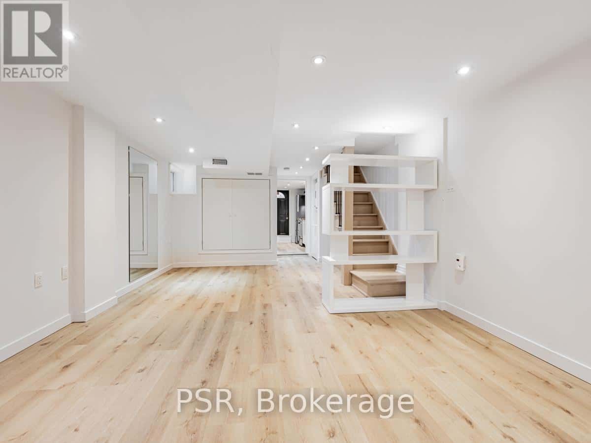 Toronto (Caledonia-Fairbank) — Toronto (Caledonia-Fairbank) - Photo 4 of 16