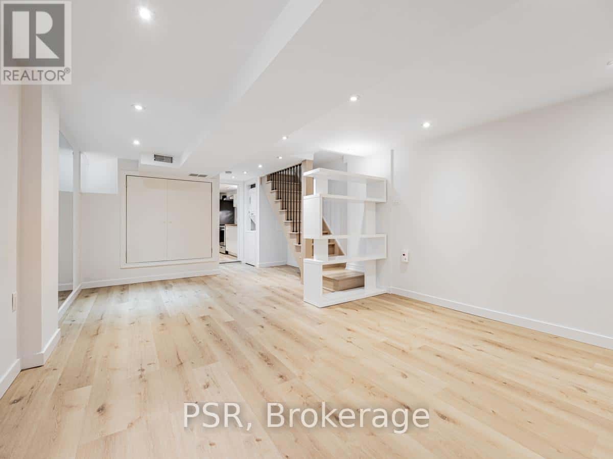 Toronto (Caledonia-Fairbank) — Toronto (Caledonia-Fairbank) - Photo 5 of 16