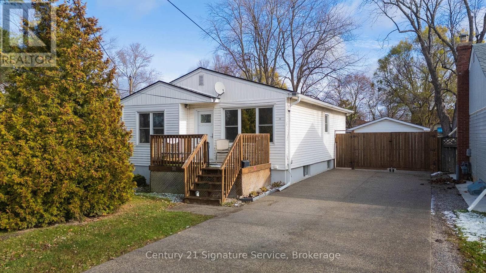 30 LOUTH STREET — St. Catharines (Western Hill), Ontario - Main photo
