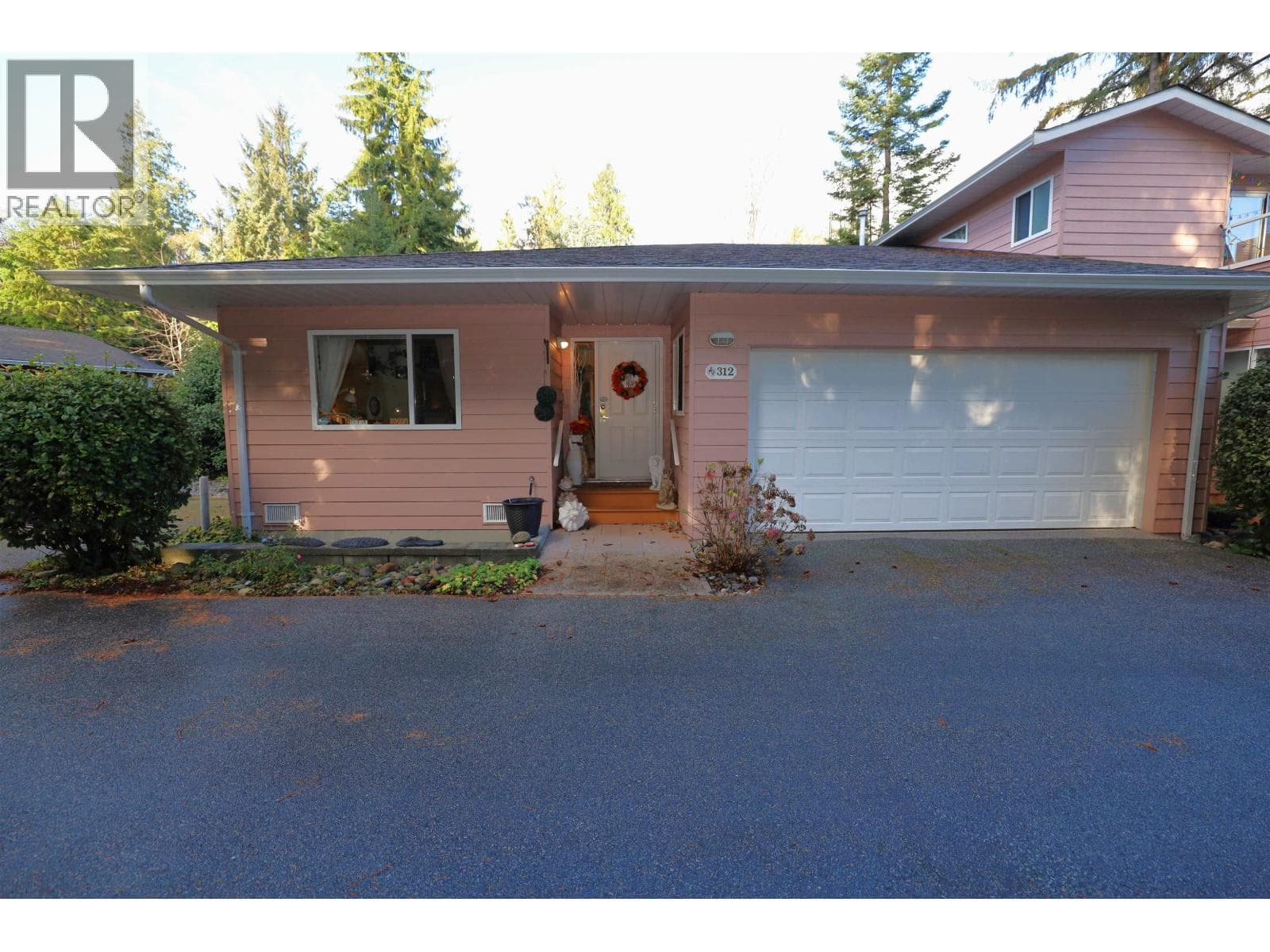 312 1585 FIELD ROAD — Sechelt, British Columbia - Main photo