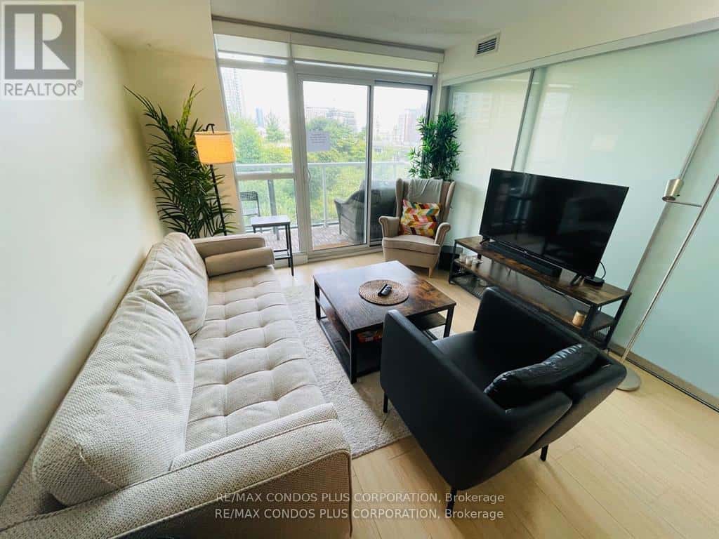 502 - 75 QUEENS WHARF ROAD — Toronto (Waterfront Communities), Ontario - Photo 3 of 26