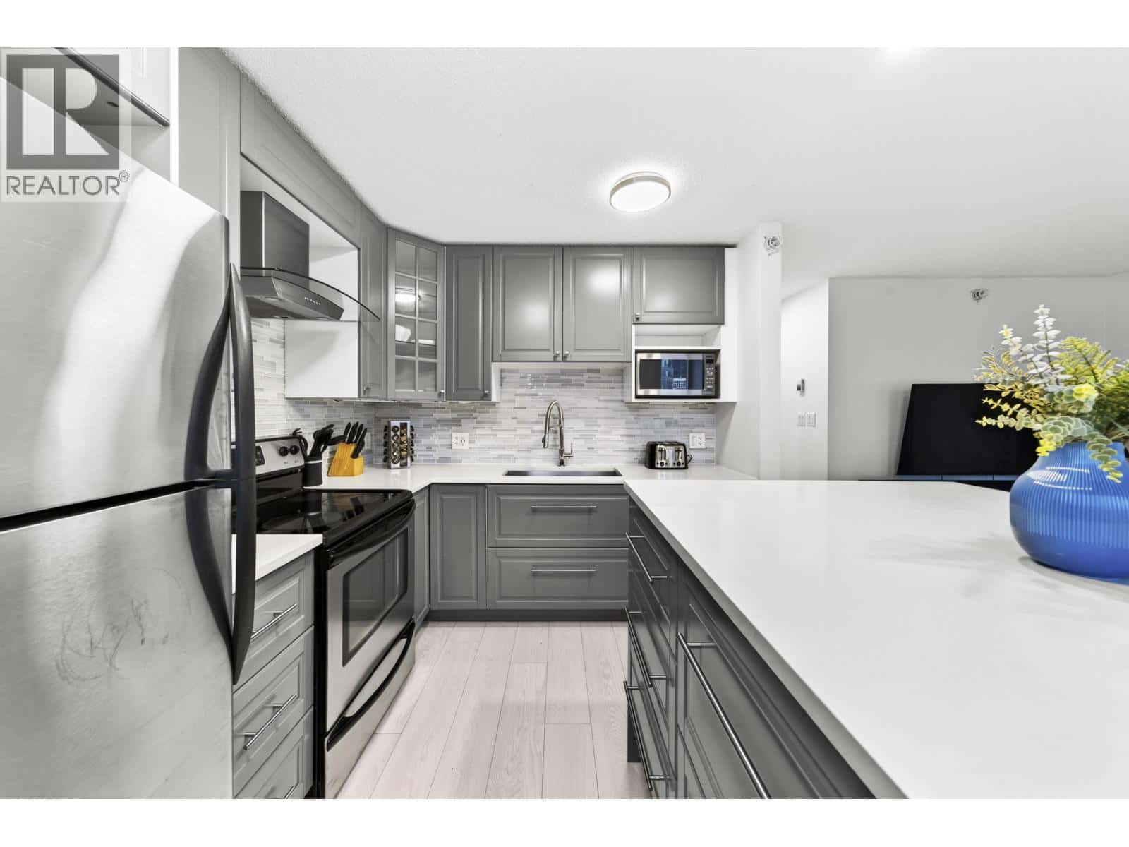 1202 188 KEEFER PLACE — Vancouver, British Columbia - Photo 3 of 32