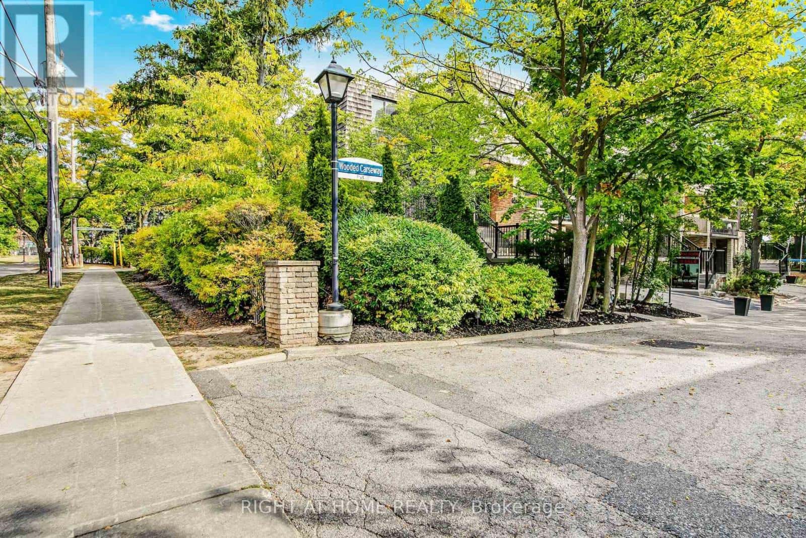 13 - 2 WOODED CARSE WAY — Toronto (Westminster-Branson), Ontario - Photo 2 of 45