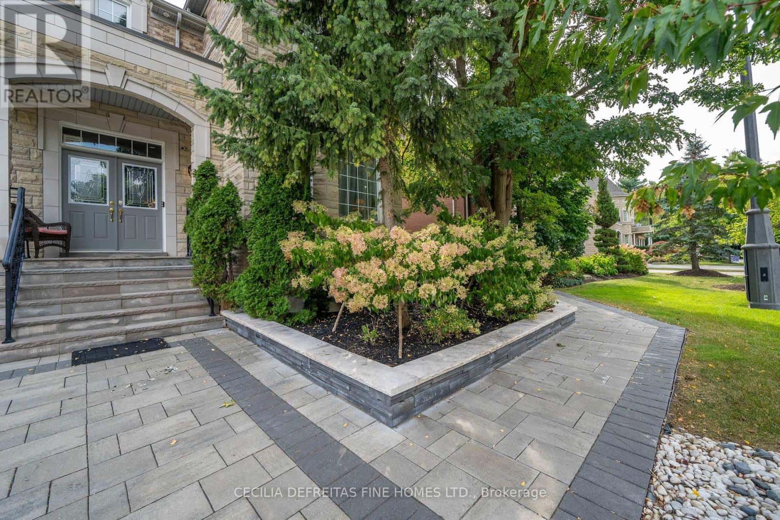 11 BEAUVISTA COURT — Vaughan (Vellore Village), Ontario - Photo 3 of 44