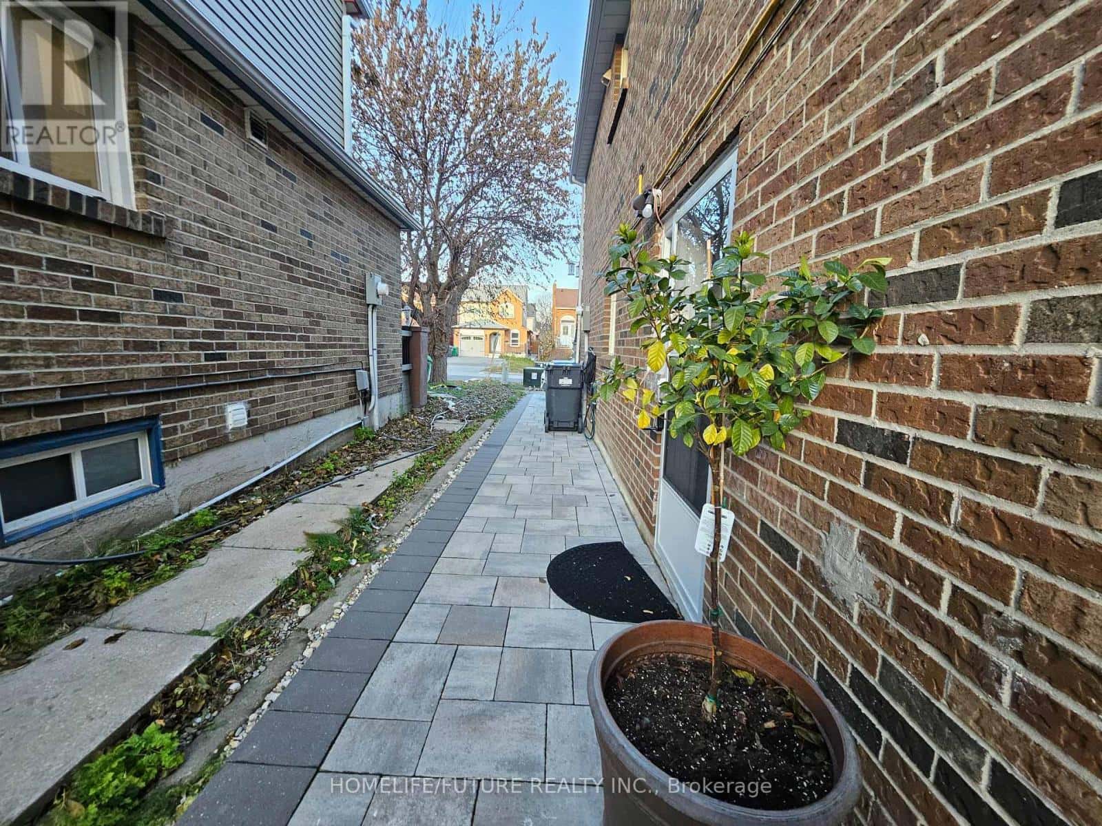 Brampton (Bram West) — Brampton (Bram West) - Photo 2 of 13