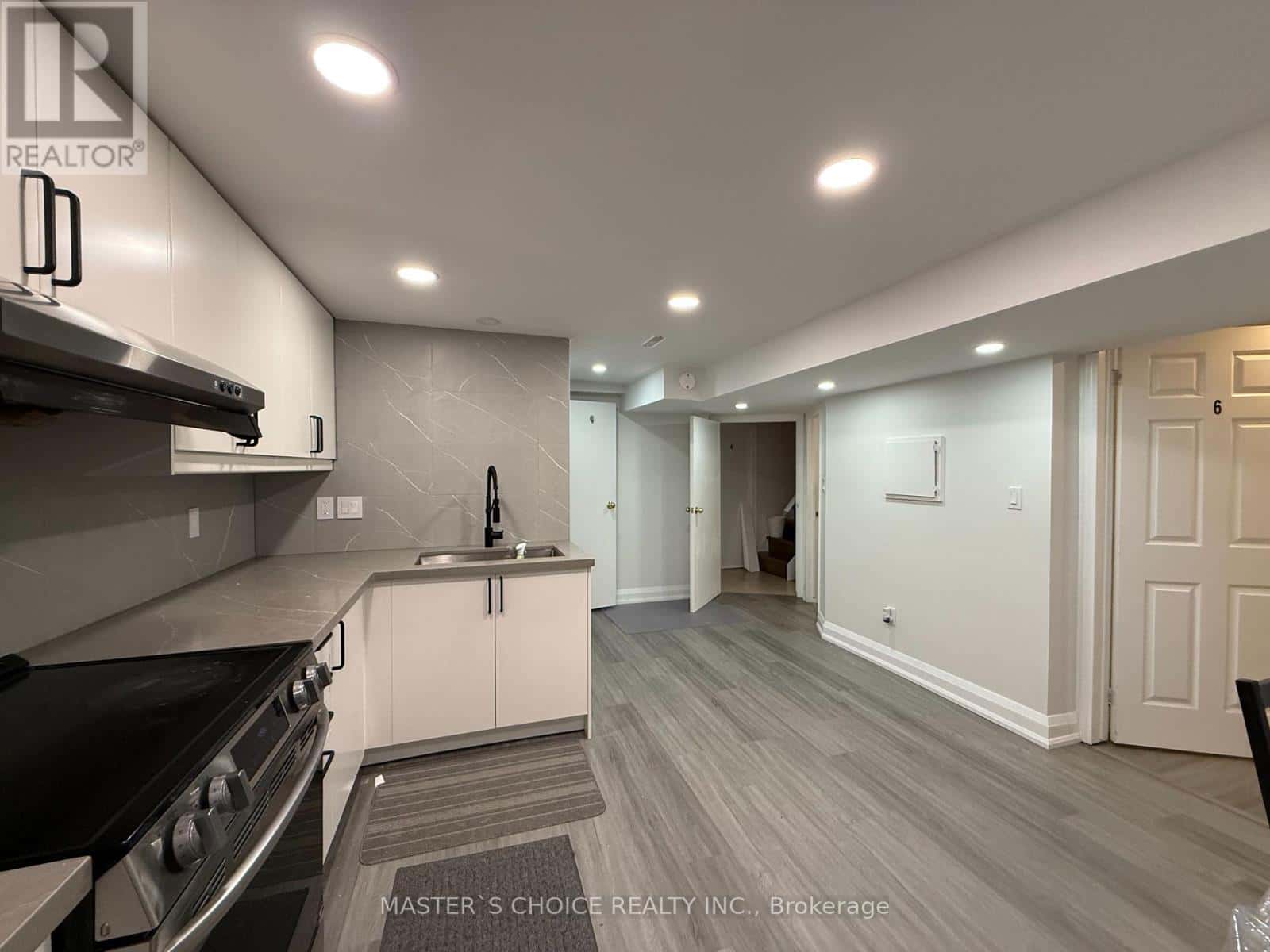 Toronto (Hillcrest Village) — Toronto (Hillcrest Village) - Photo 3 of 7