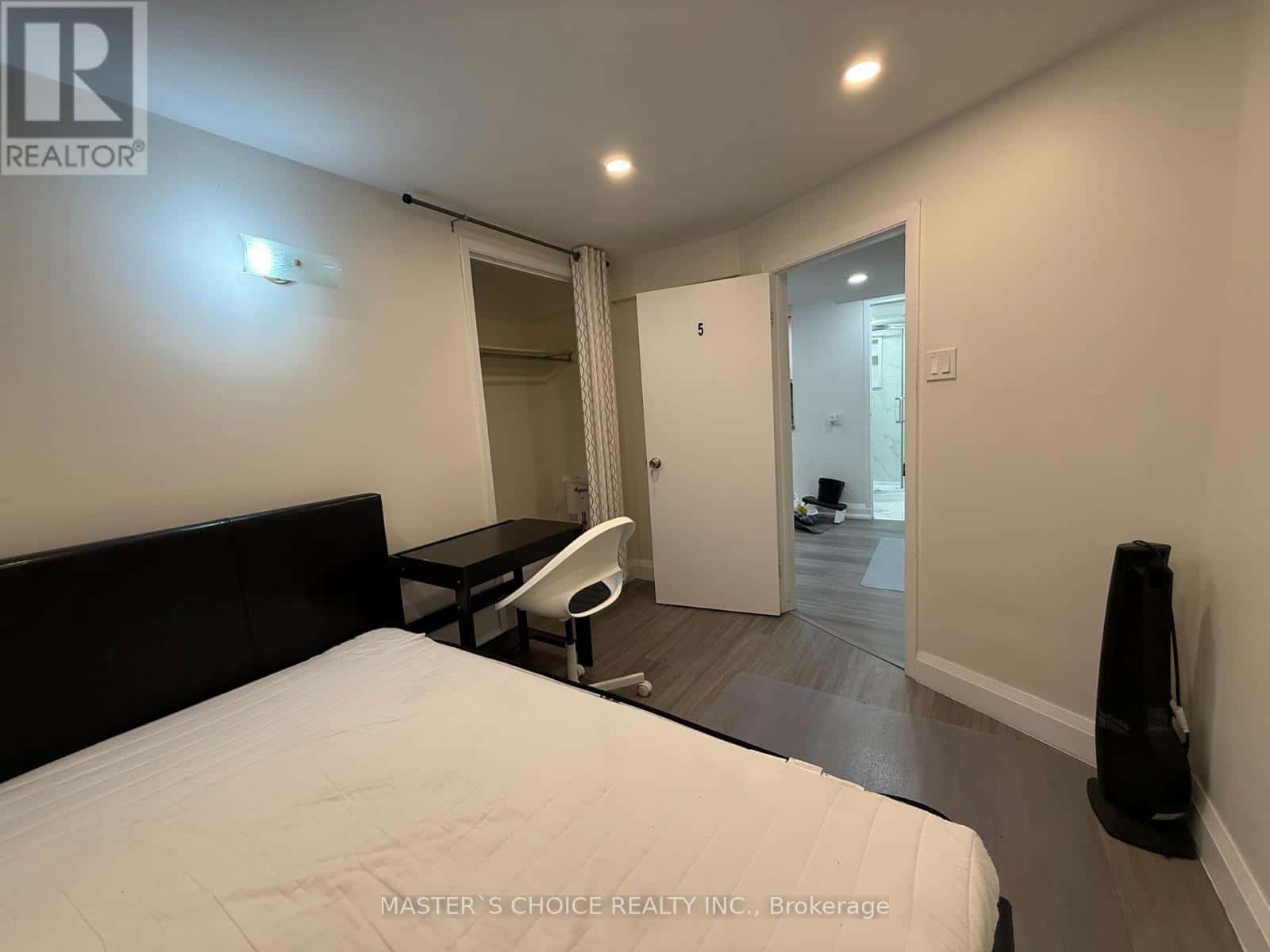 Toronto (Hillcrest Village) — Toronto (Hillcrest Village) - Photo 5 of 7