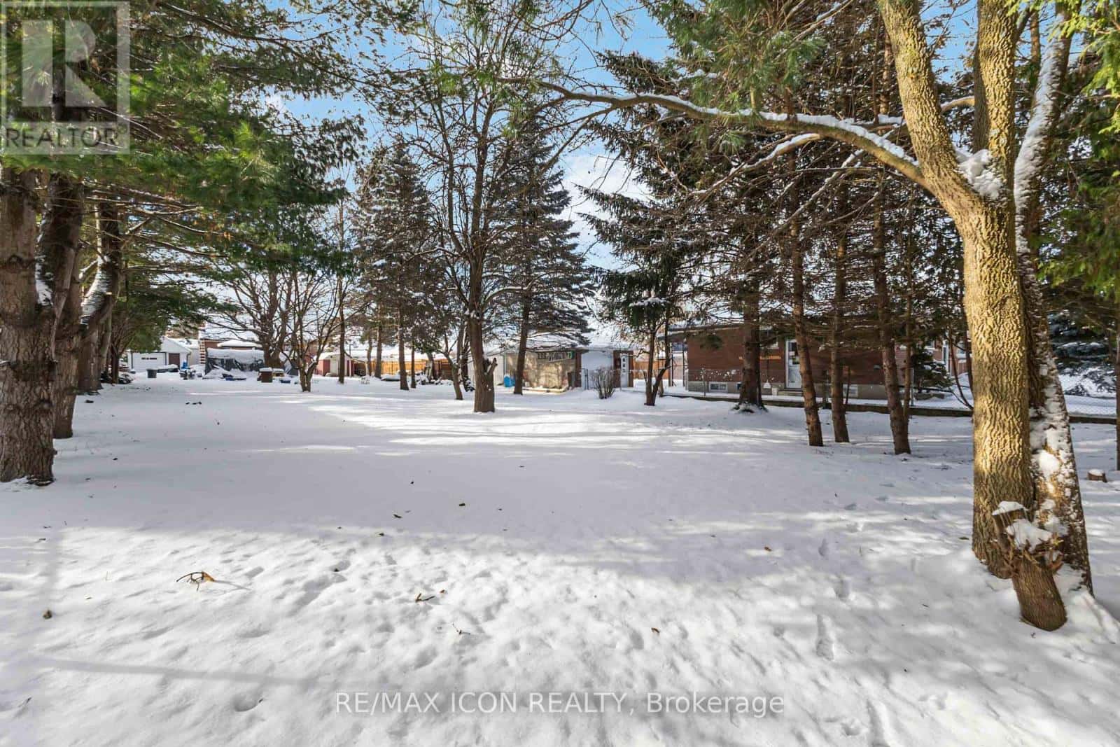 178 HIGHBURY AVENUE N — London East (East O), Ontario - Photo 4 of 32