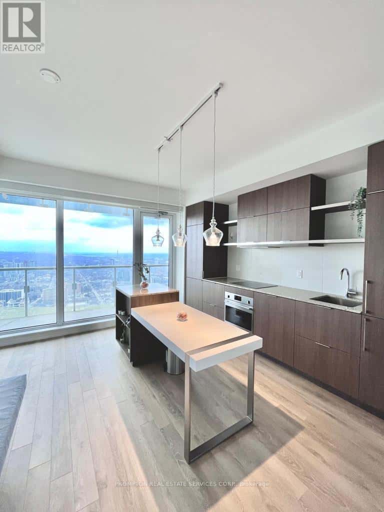 Toronto (Church-Yonge Corridor) — Toronto (Church-Yonge Corridor) - Photo 4 of 16