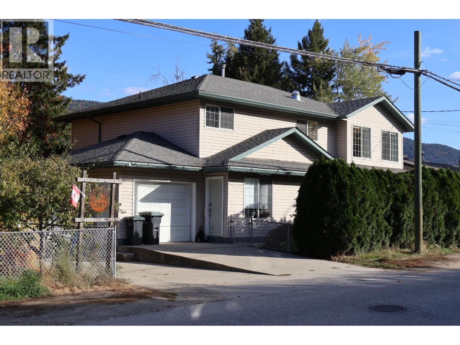 2301 10th Avenue — Castlegar, British Columbia - Main photo