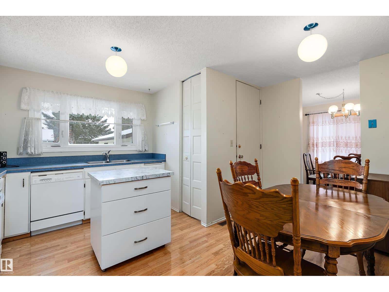 5625 55A ST — Wetaskiwin, Alberta - Photo 5 of 41