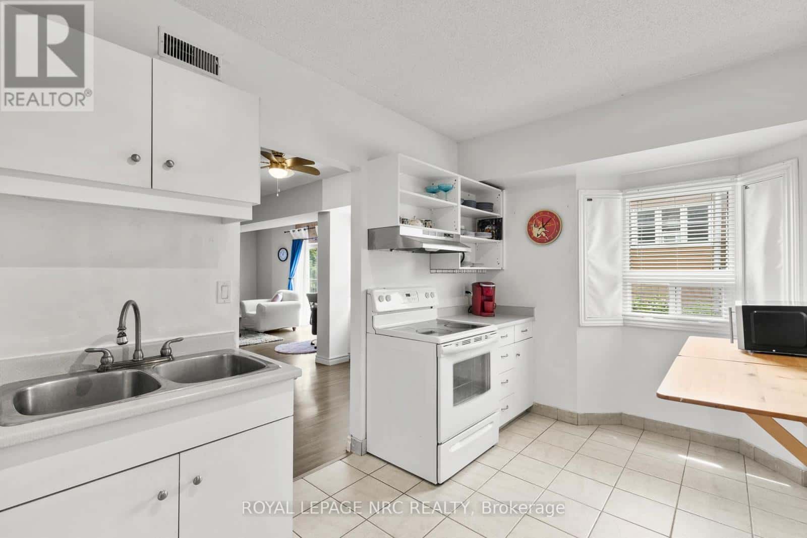 203 - 4872 VALLEY WAY — Niagara Falls (Cherrywood), Ontario - Photo 4 of 27