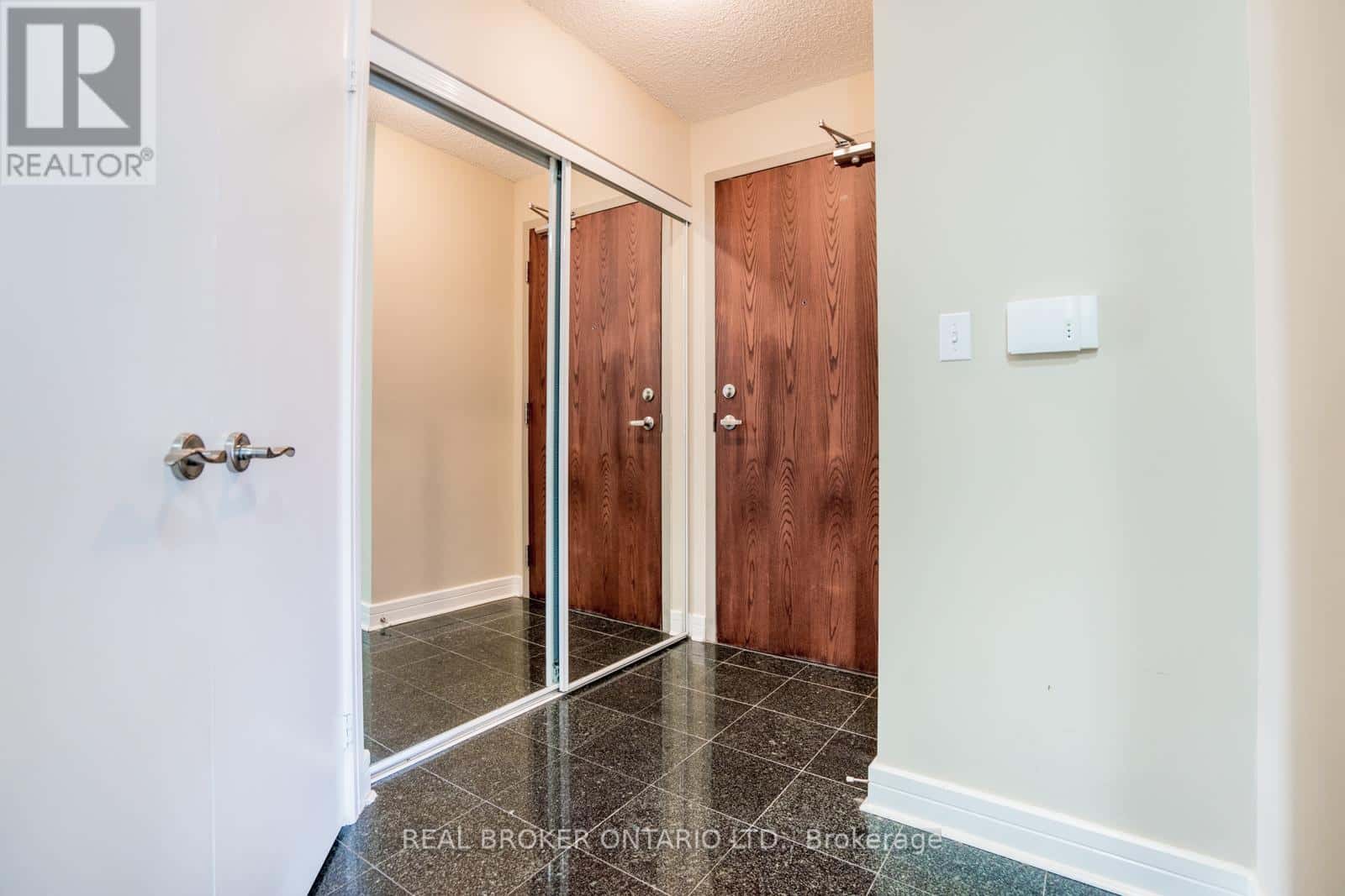 504 - 16 HARRISON GARDEN BOULEVARD — Toronto (Willowdale East), Ontario - Photo 2 of 21