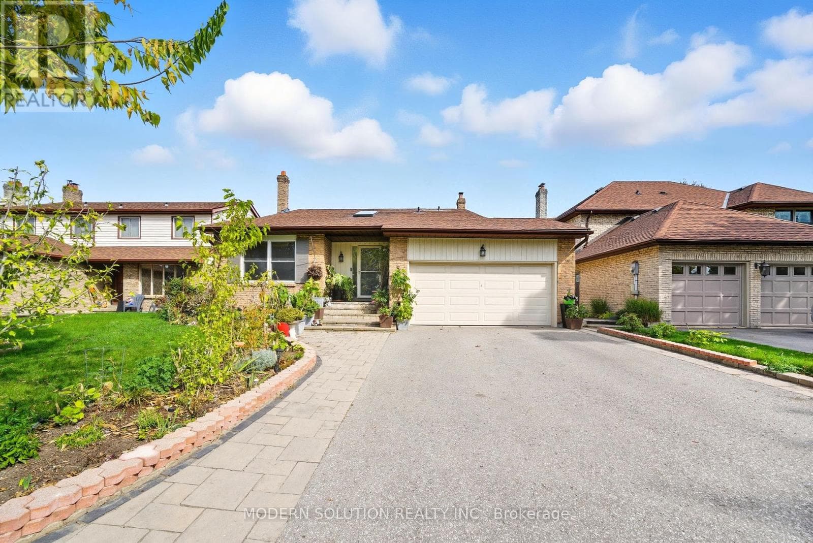 5 WOODLAWN COURT — Whitby (Blue Grass Meadows), Ontario - Main photo