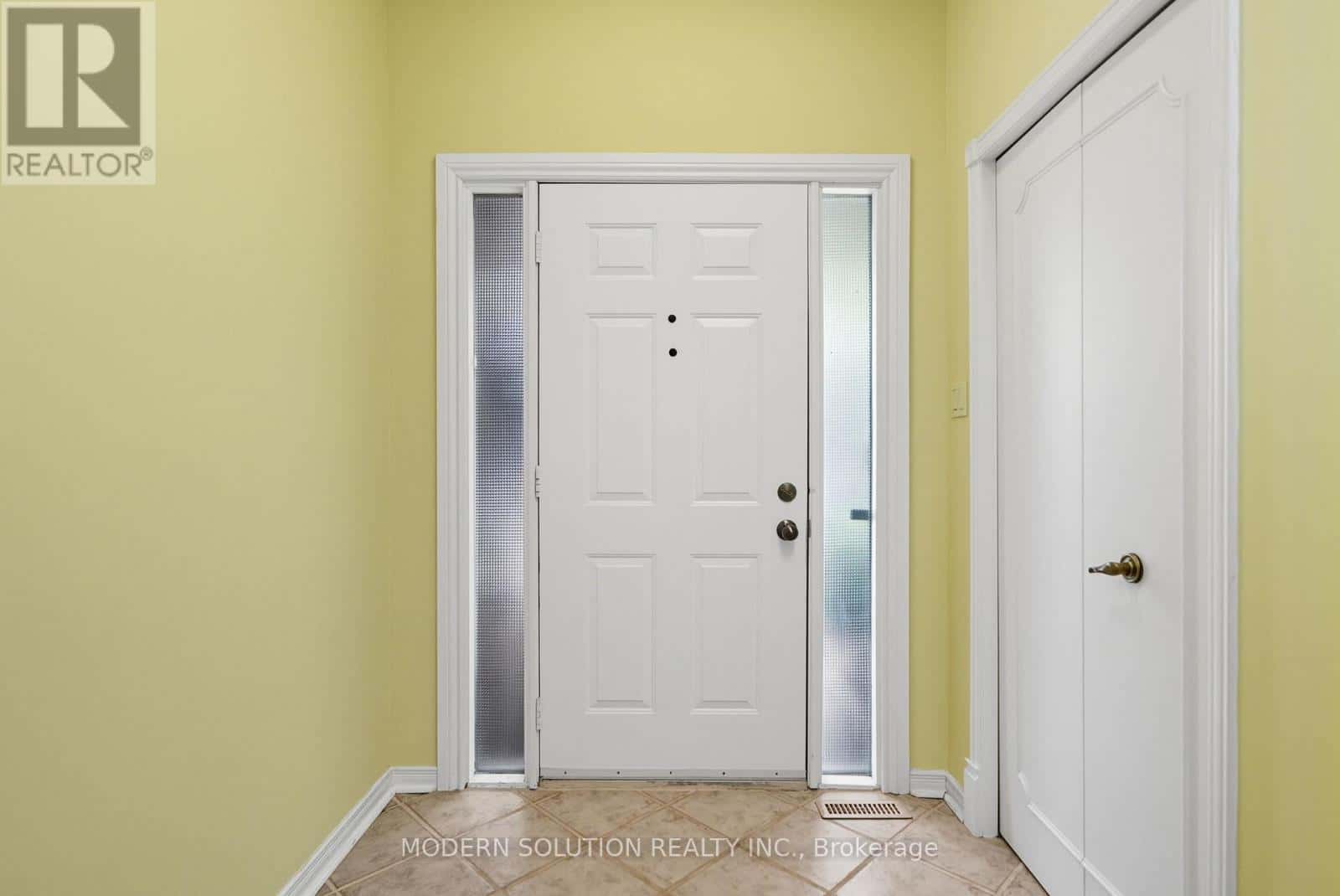 5 WOODLAWN COURT — Whitby (Blue Grass Meadows), Ontario - Photo 3 of 38