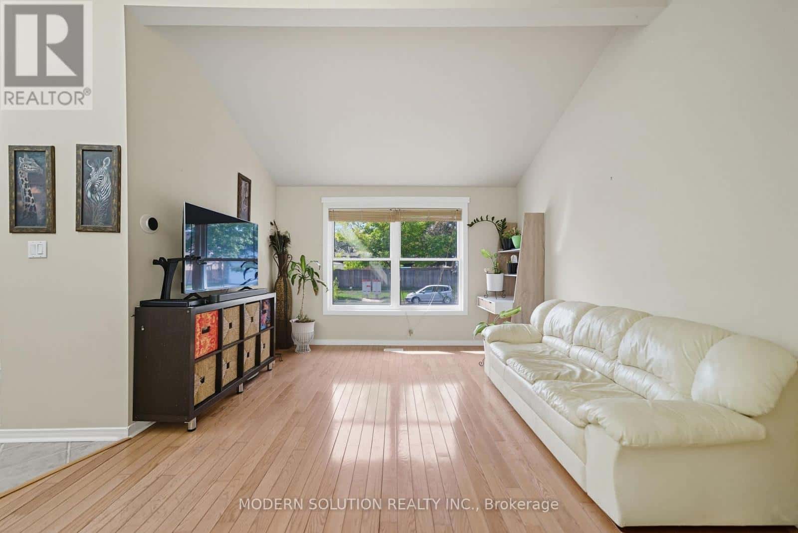 5 WOODLAWN COURT — Whitby (Blue Grass Meadows), Ontario - Photo 5 of 38