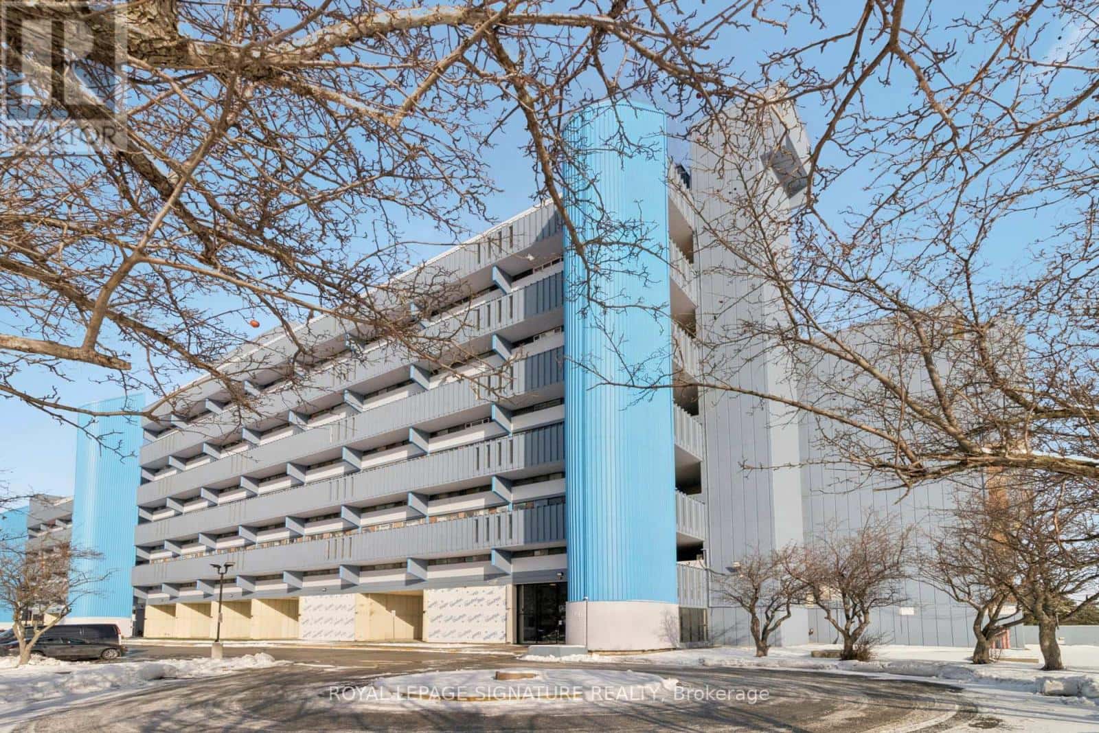 720 - 4645 JANE STREET — Toronto (Black Creek), Ontario - Photo 2 of 45