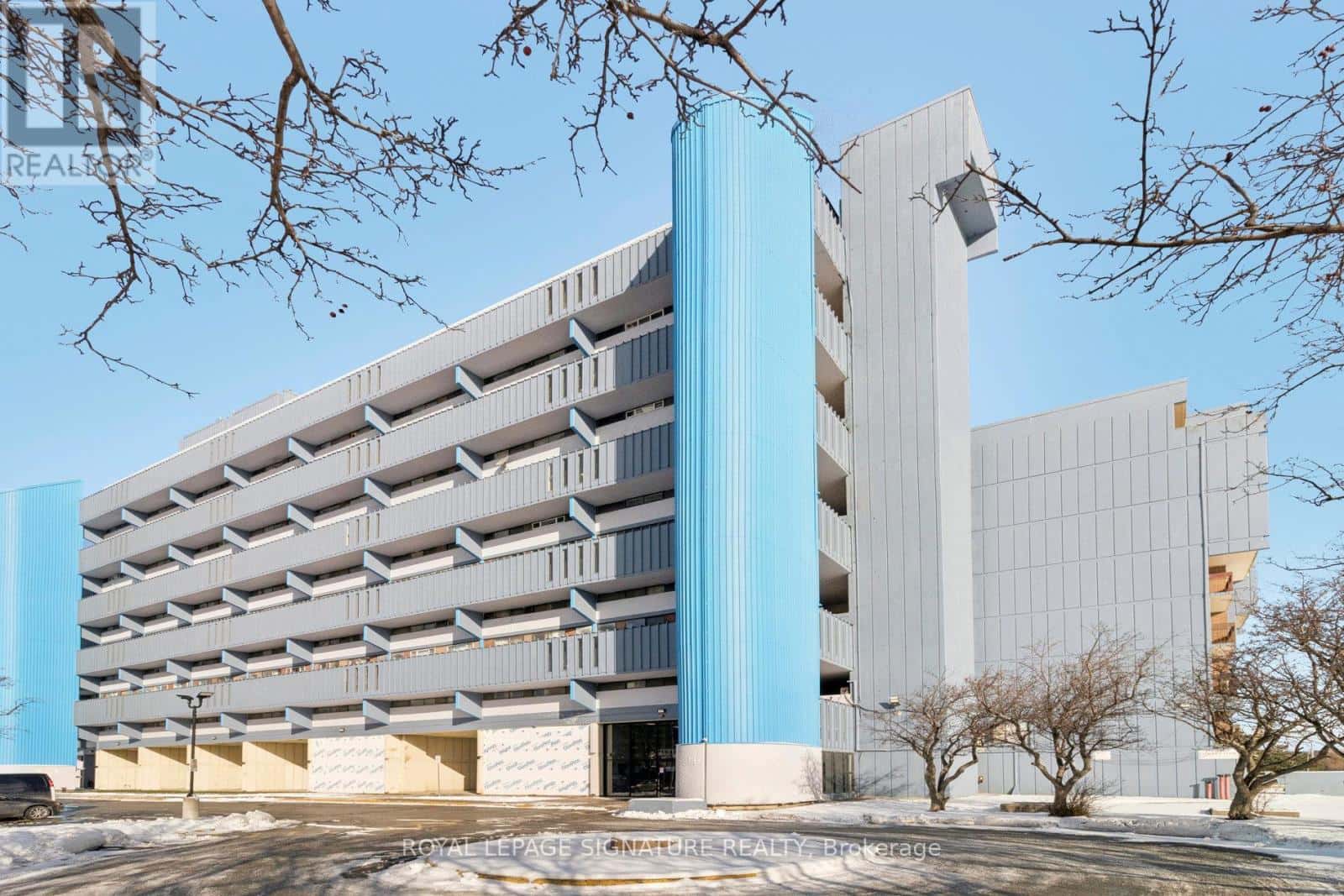 720 - 4645 JANE STREET — Toronto (Black Creek), Ontario - Photo 3 of 45