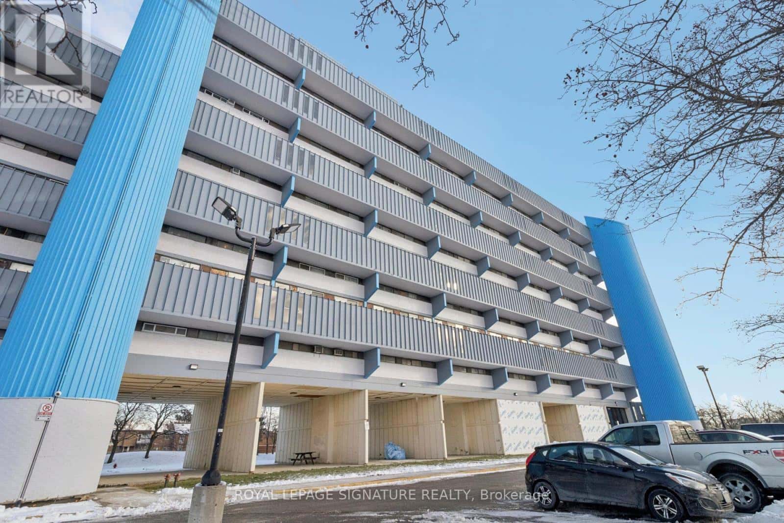 720 - 4645 JANE STREET — Toronto (Black Creek), Ontario - Photo 4 of 45