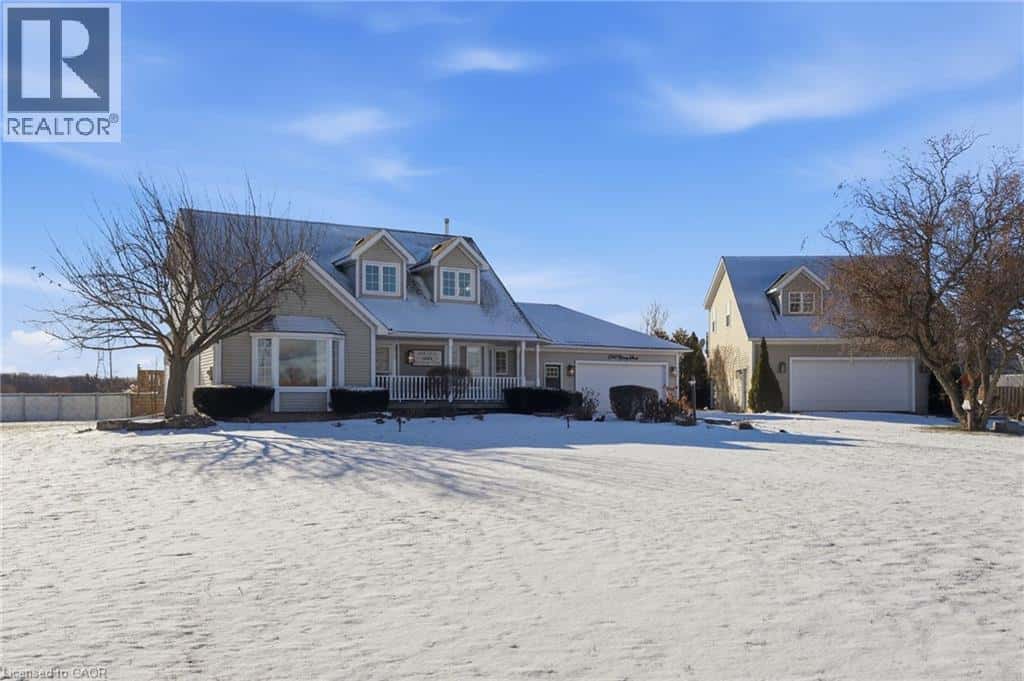 5940 YOUNG Street — Grimsby, Ontario - Photo 3 of 50