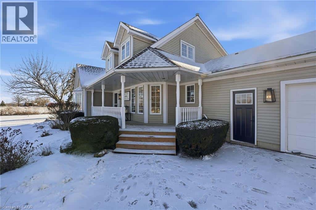 5940 YOUNG Street — Grimsby, Ontario - Photo 4 of 50