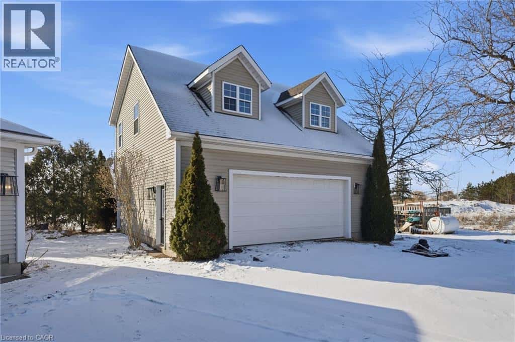 5940 YOUNG Street — Grimsby, Ontario - Photo 5 of 50