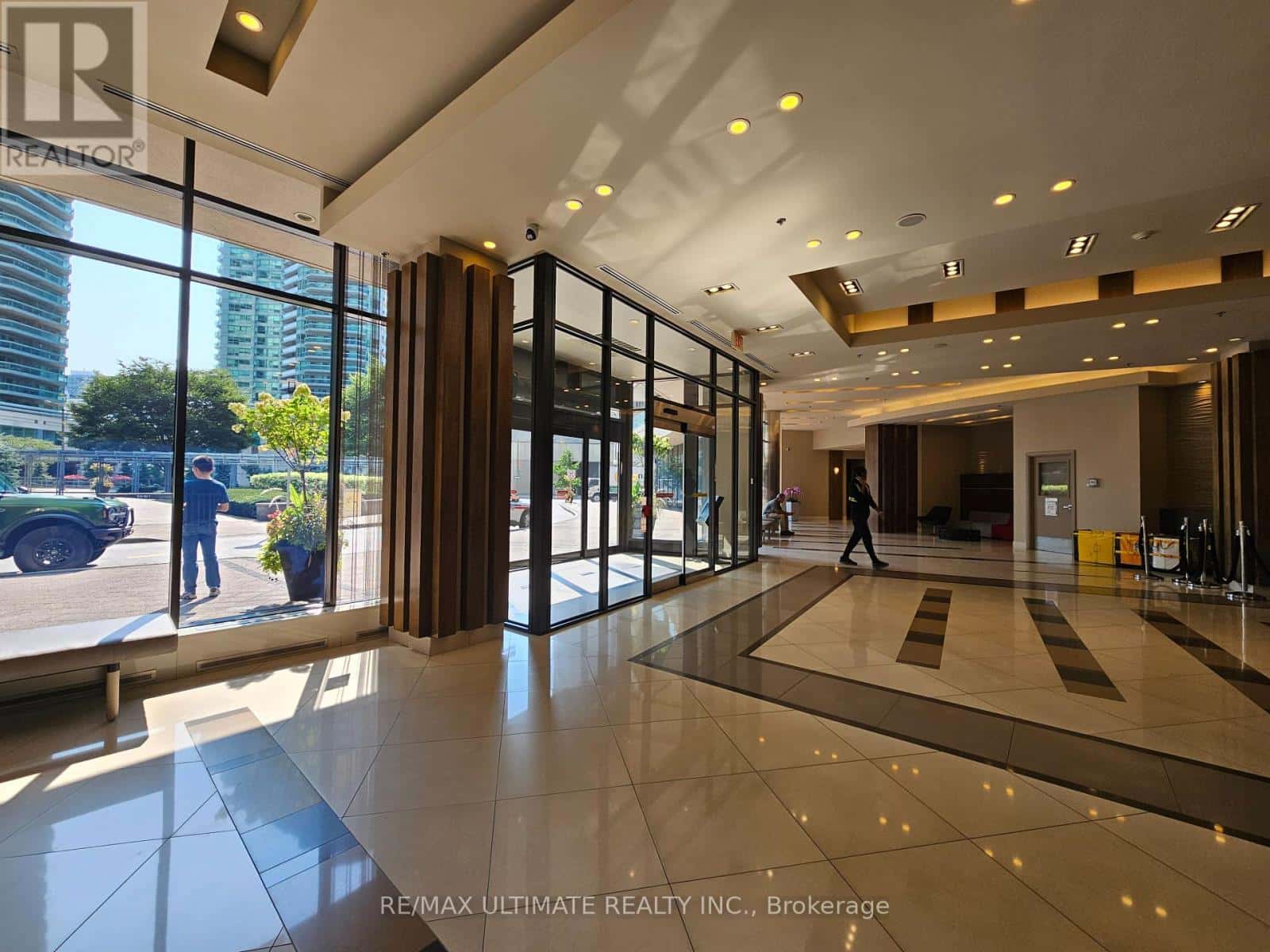 Toronto (Waterfront Communities) — Toronto (Waterfront Communities) - Photo 3 of 36