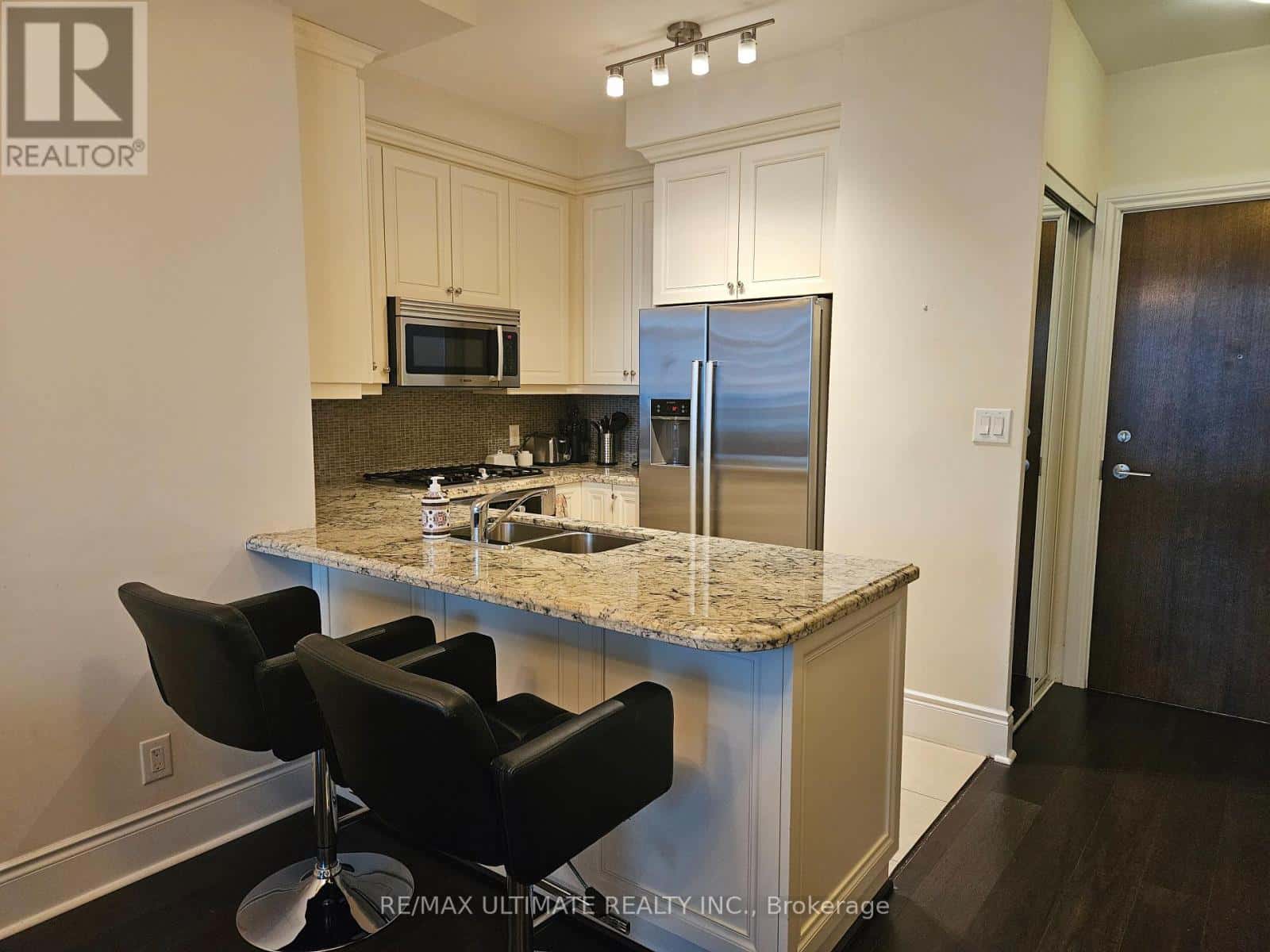 Toronto (Waterfront Communities) — Toronto (Waterfront Communities) - Photo 5 of 36