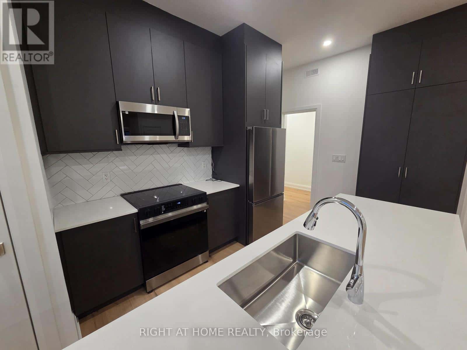 3 - 55 CAMBERWELL ROAD — Toronto (Humewood-Cedarvale) - Photo 4 of 20