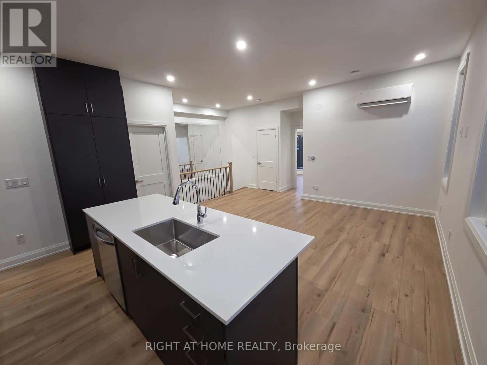 3 - 55 CAMBERWELL ROAD — Toronto (Humewood-Cedarvale) - Photo 5 of 20