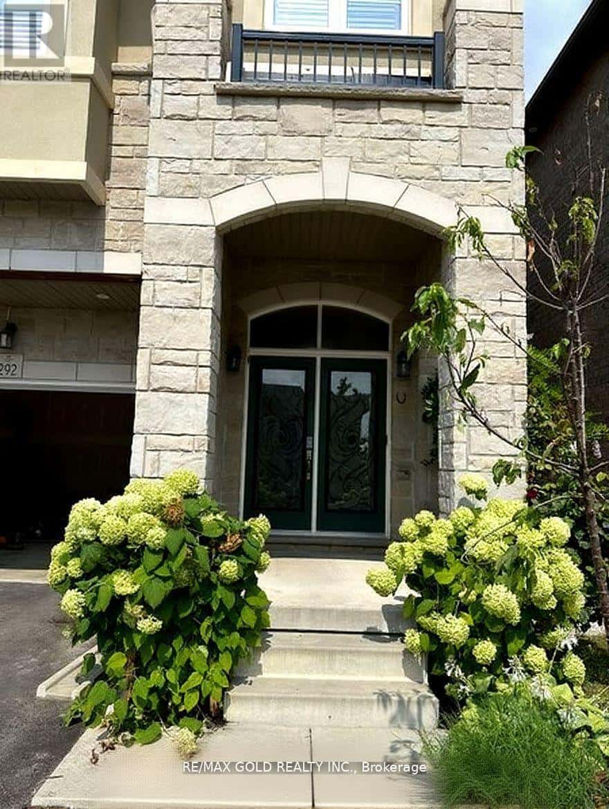 Brampton (Northwest Brampton) — Brampton (Northwest Brampton) - Photo 2 of 25