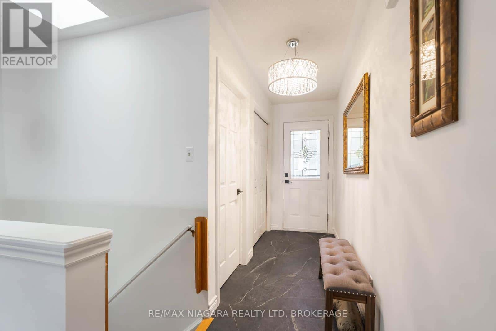 14 - 165 MAIN STREET E — Grimsby (Grimsby East), Ontario - Photo 3 of 31