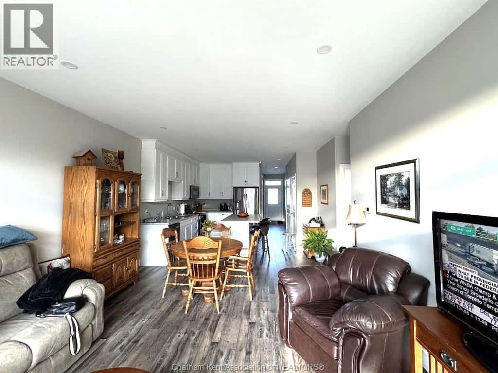 5 Delft COURT — Blenheim, Ontario - Photo 2 of 10