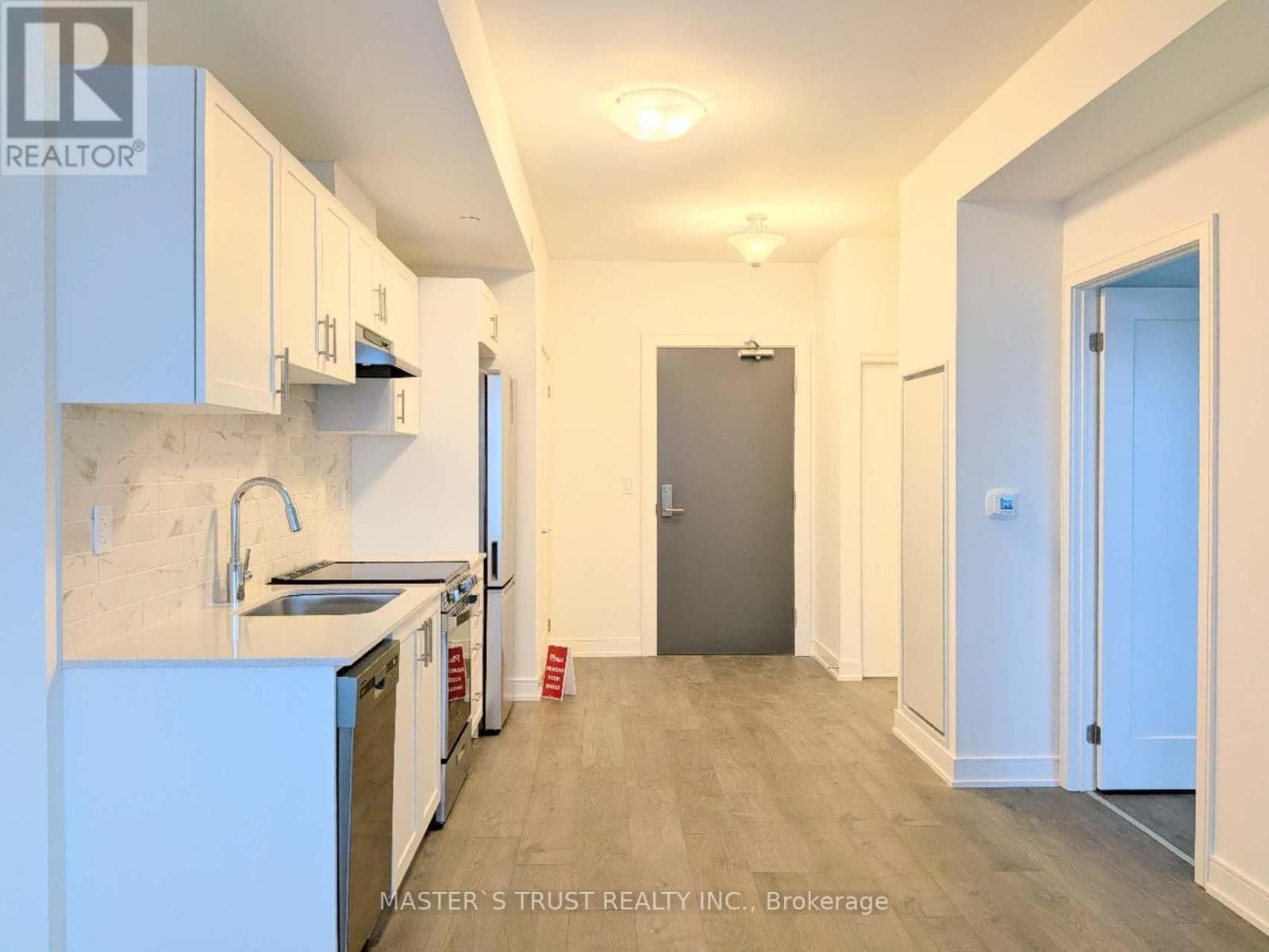 1105 - 715 DAVIS DRIVE N — Newmarket (Huron Heights-Leslie Valley) - Main photo