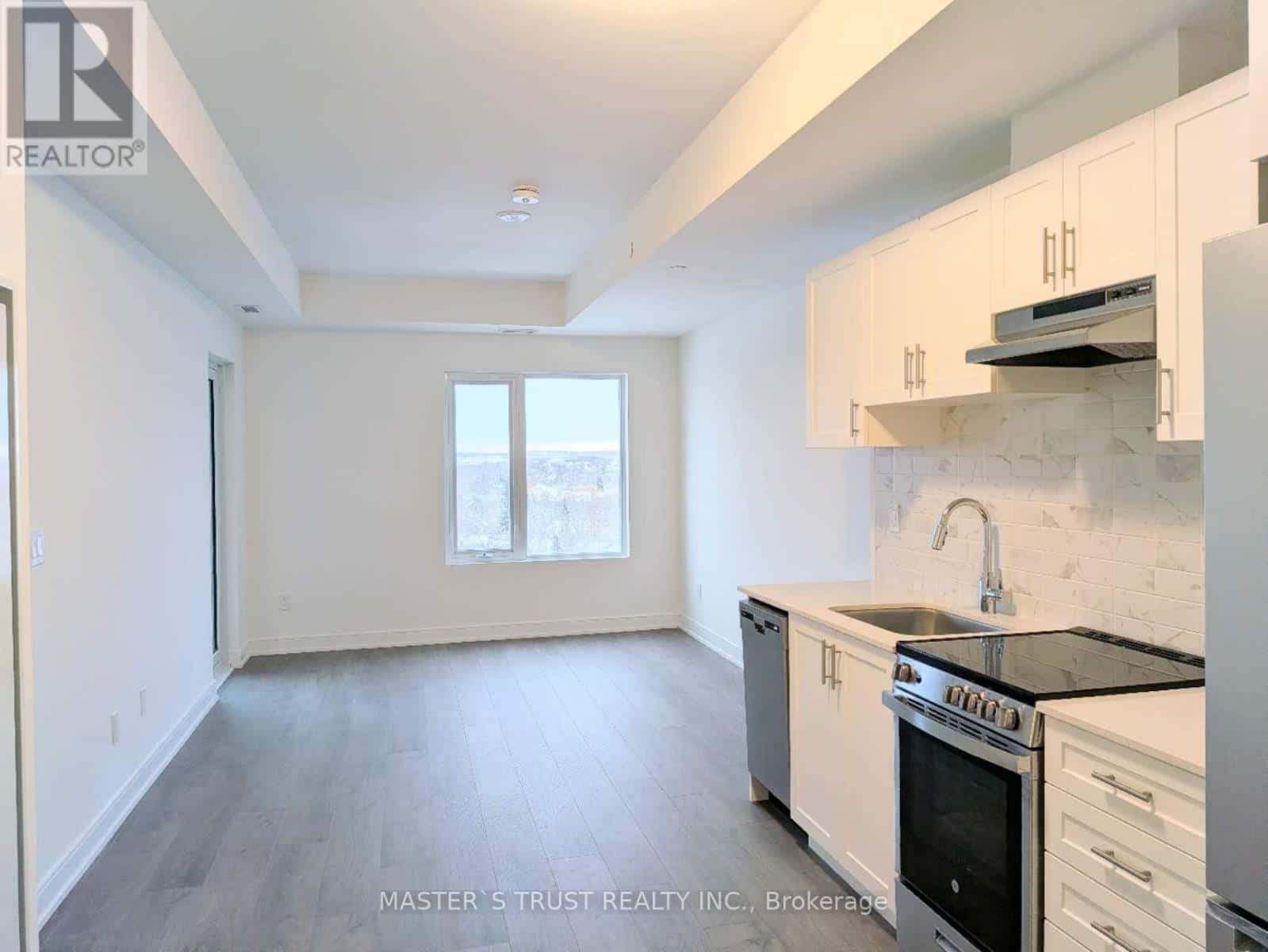 1105 - 715 DAVIS DRIVE N — Newmarket (Huron Heights-Leslie Valley) - Photo 3 of 15