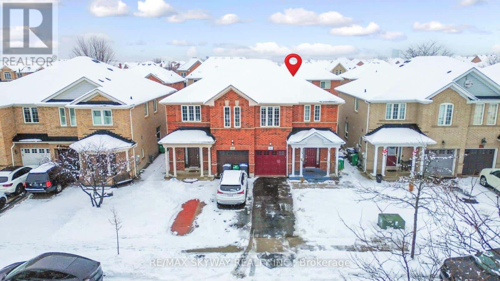 8 HOLLINGSWORTH CIRCLE — Brampton (Fletcher's Meadow), Ontario - Photo 2 of 49