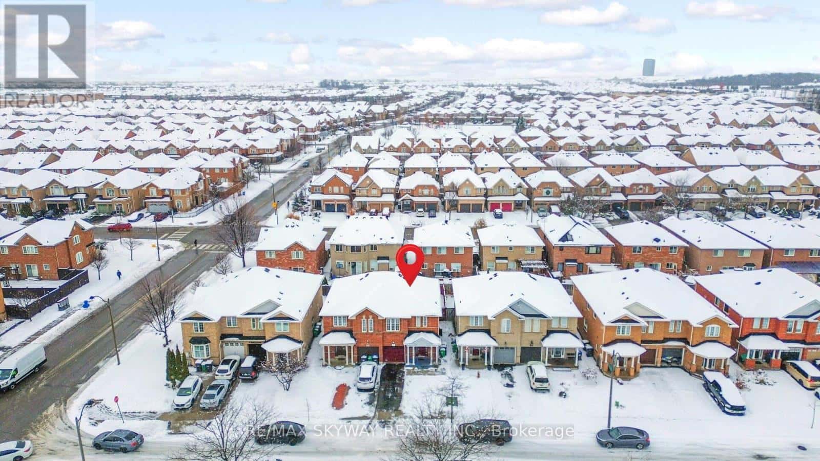 8 HOLLINGSWORTH CIRCLE — Brampton (Fletcher's Meadow), Ontario - Photo 3 of 49