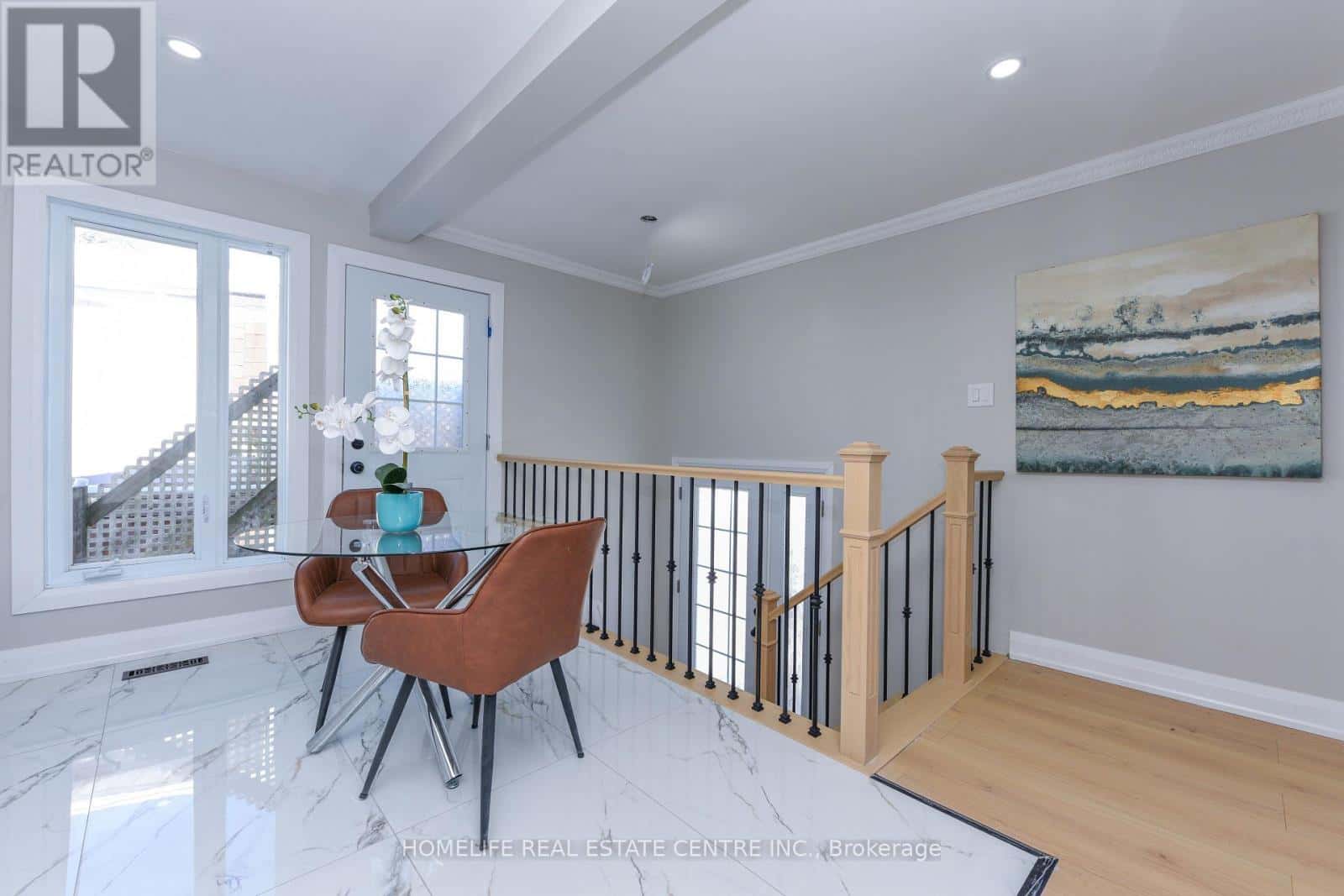 103 SALISBURY CIRCLE — Brampton (Brampton North), Ontario - Photo 5 of 49