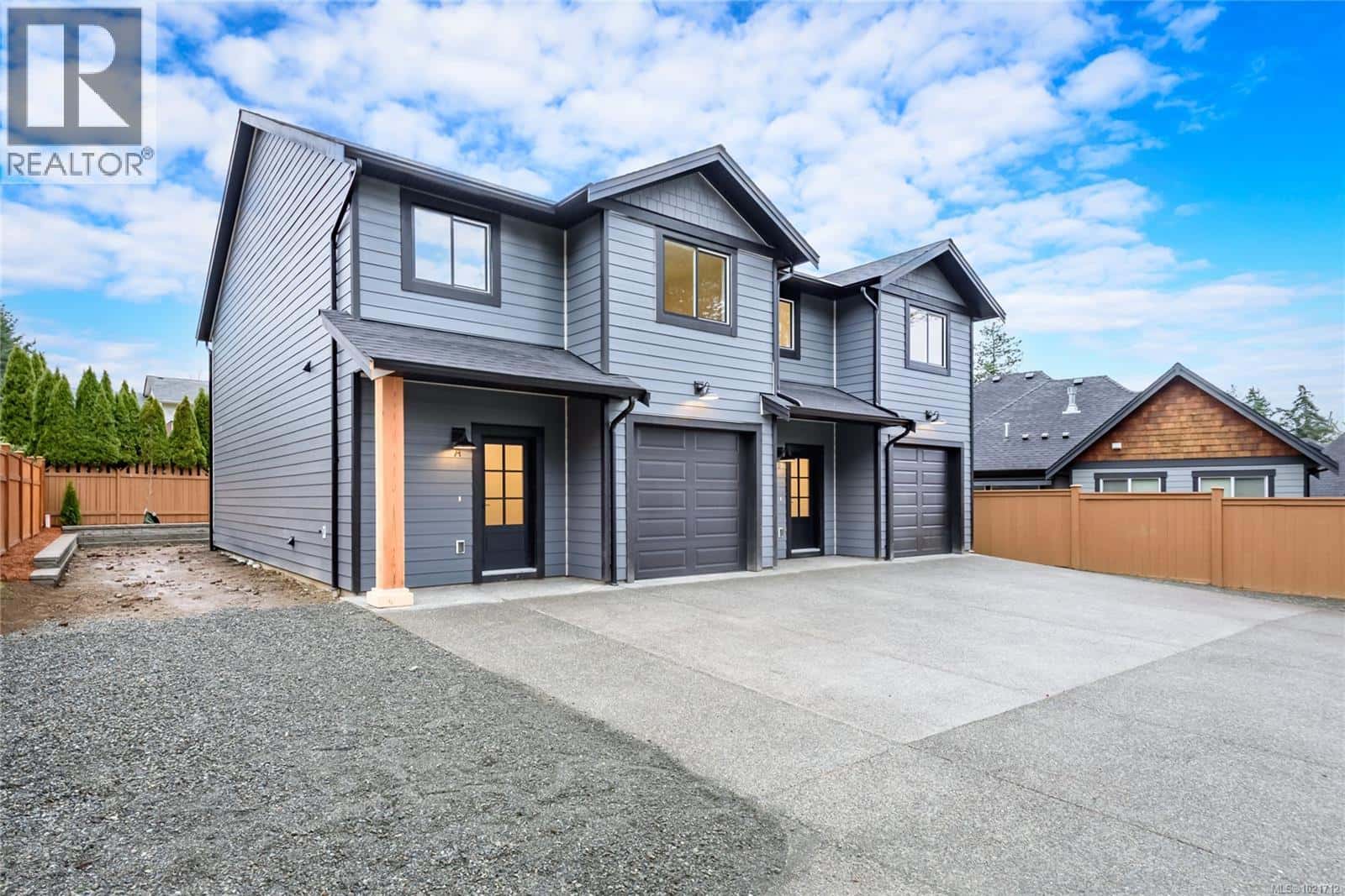 B 1044 Lazo Rd — Comox, British Columbia - Photo 2 of 35