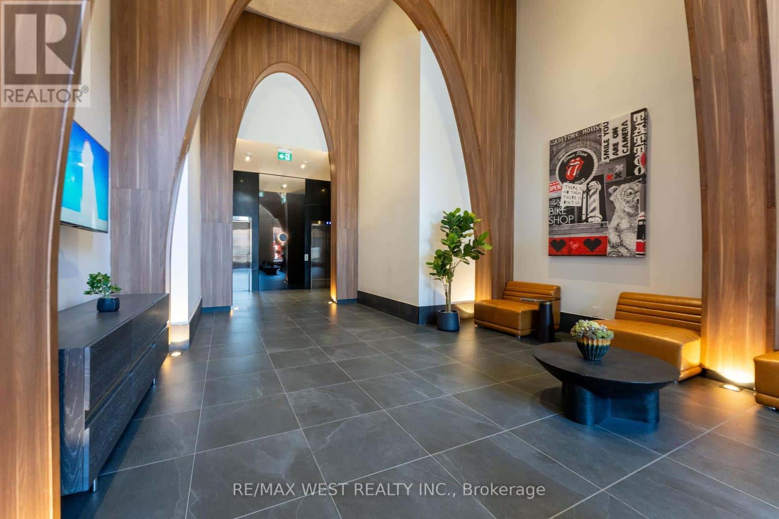 1207 - 270 DUFFERIN STREET W — Toronto (South Parkdale), Ontario - Photo 5 of 39